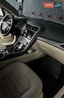 Седан Ford Fusion 2014 в 