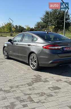 Седан Ford Fusion 2017 в 
