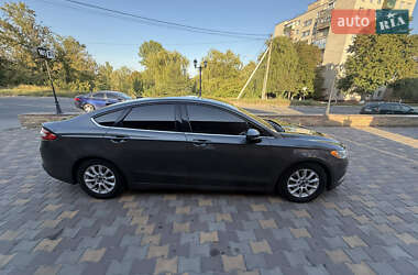 Седан Ford Fusion 2016 в 