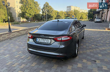 Седан Ford Fusion 2016 в 