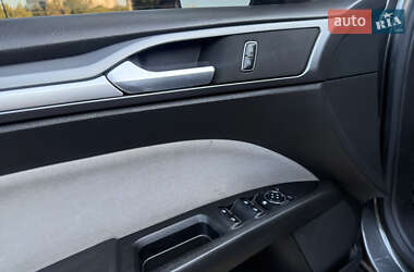 Седан Ford Fusion 2016 в 