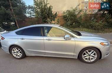 Седан Ford Fusion 2016 в 