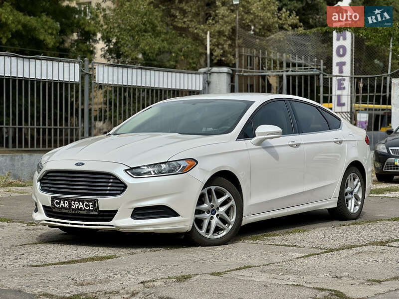 Седан Ford Fusion 2015 в 