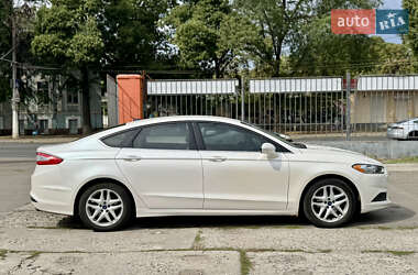 Седан Ford Fusion 2015 в 