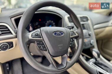 Седан Ford Fusion 2015 в 