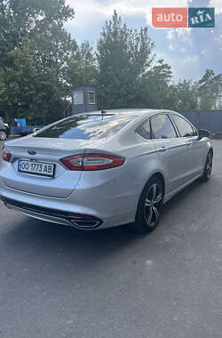 Седан Ford Fusion 2015 в 