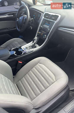 Седан Ford Fusion 2015 в 
