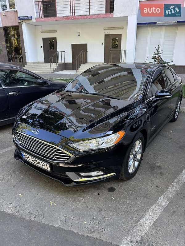 Седан Ford Fusion 2017 в Авангарді