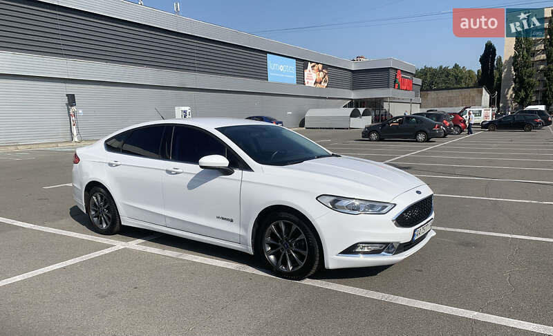 Седан Ford Fusion 2017 в 