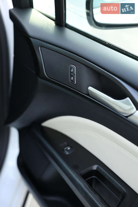 Седан Ford Fusion 2016 в Дніпрі