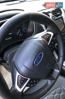 Седан Ford Fusion 2016 в 