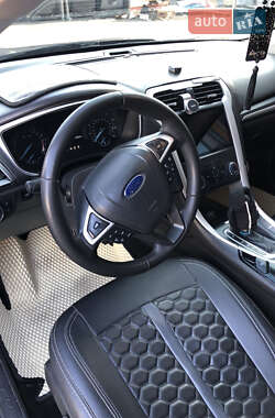 Седан Ford Fusion 2016 в 