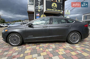 Седан Ford Fusion 2017 в 