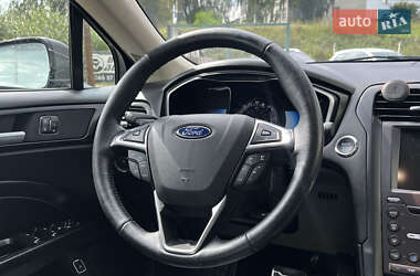 Седан Ford Fusion 2017 в 