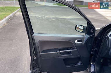 Хетчбек Ford Fusion 2005 в 