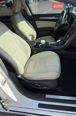 Седан Ford Fusion 2014 в 