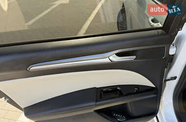 Седан Ford Fusion 2014 в 