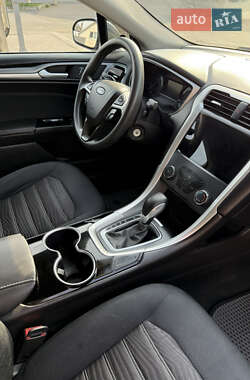 Седан Ford Fusion 2015 в 