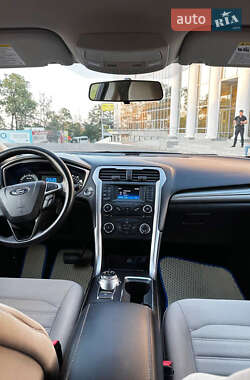 Седан Ford Fusion 2018 в 