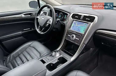 Седан Ford Fusion 2017 в 