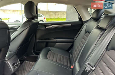 Седан Ford Fusion 2017 в 