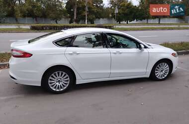 Седан Ford Fusion 2013 в 