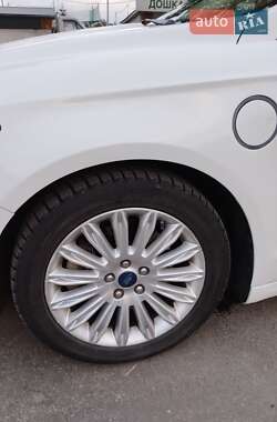 Седан Ford Fusion 2013 в 