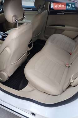 Седан Ford Fusion 2013 в 