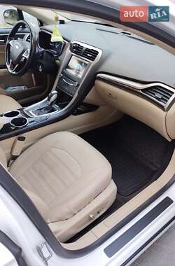 Седан Ford Fusion 2013 в 