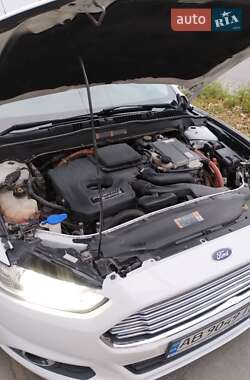 Седан Ford Fusion 2013 в 