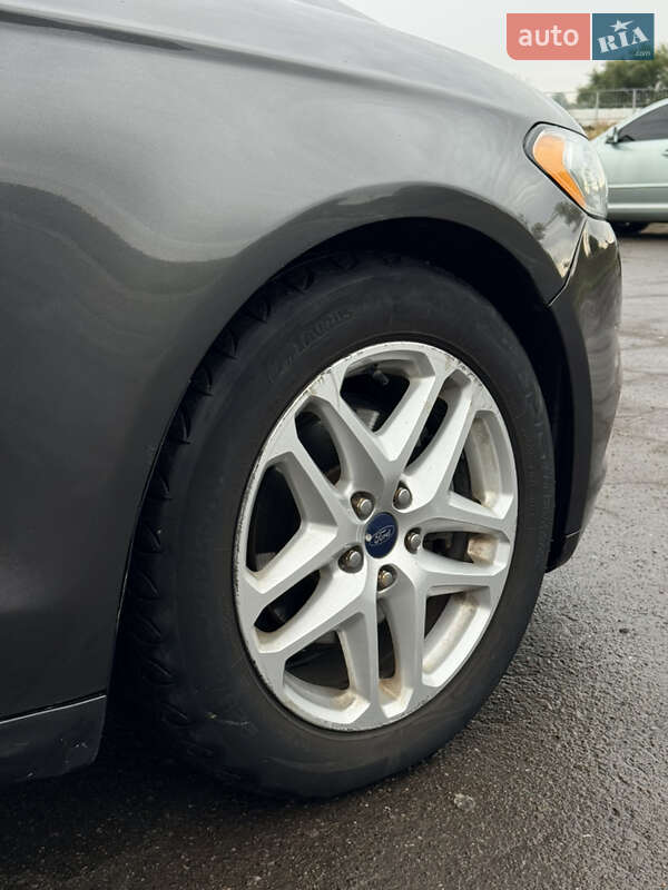 Седан Ford Fusion 2015 в Балті