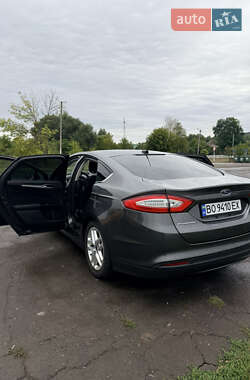 Седан Ford Fusion 2015 в 