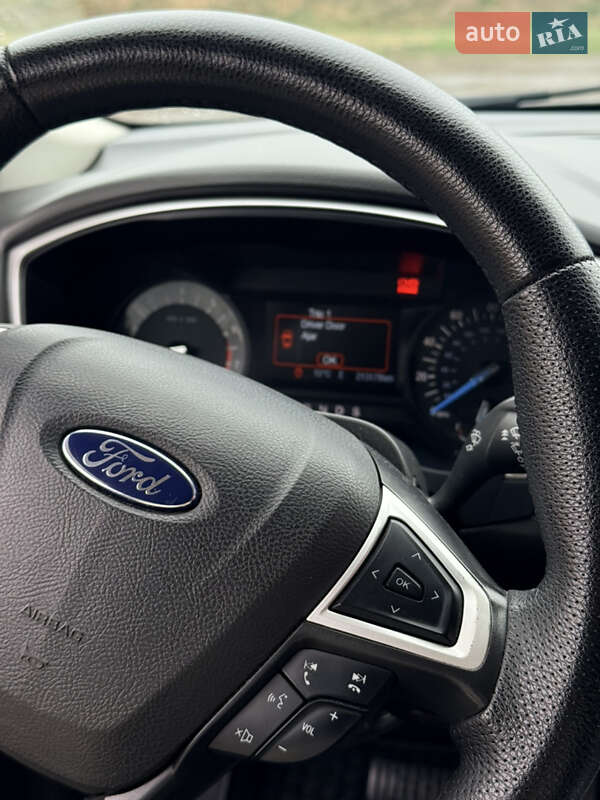 Седан Ford Fusion 2015 в Балті