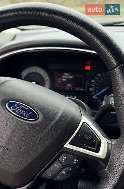 Седан Ford Fusion 2015 в 