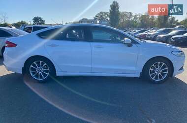 Седан Ford Fusion 2017 в 