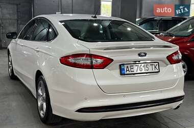 Седан Ford Fusion 2015 в 