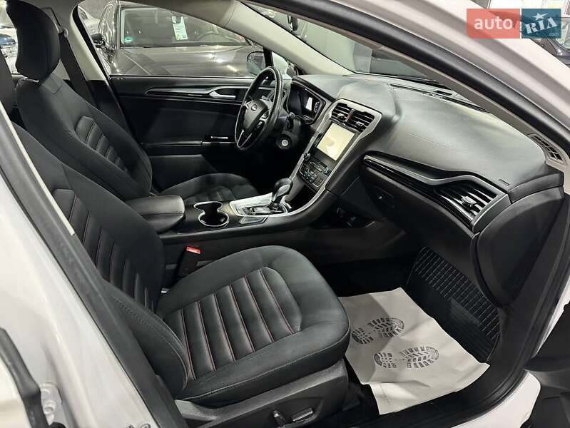 Седан Ford Fusion 2015 в Львові