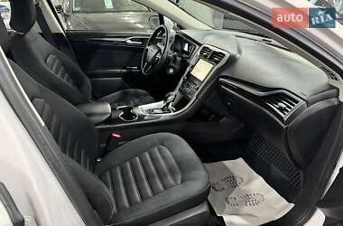 Седан Ford Fusion 2015 в 