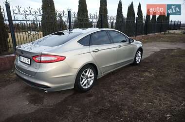 Седан Ford Fusion 2015 в 