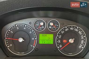 Хэтчбек Ford Fusion 2011 в 