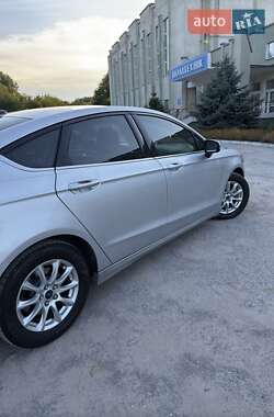 Седан Ford Fusion 2016 в 