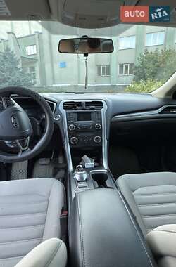 Седан Ford Fusion 2016 в 