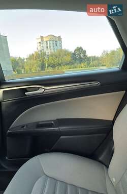 Седан Ford Fusion 2016 в 