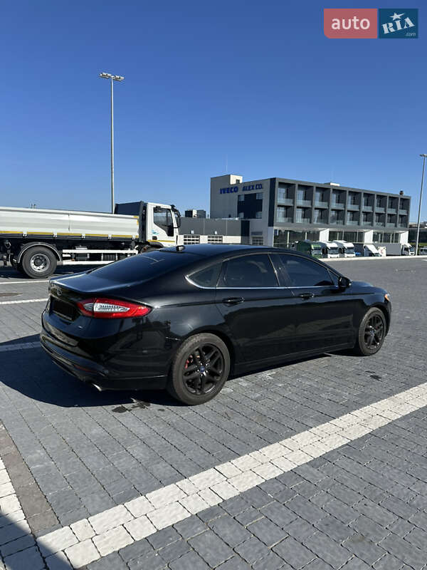Седан Ford Fusion 2013 в Львові