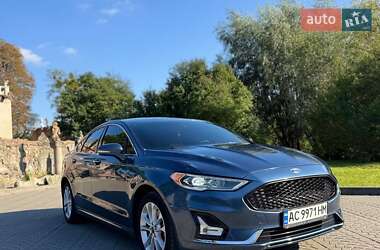 Седан Ford Fusion 2018 в 