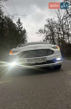 Седан Ford Fusion 2017 в 