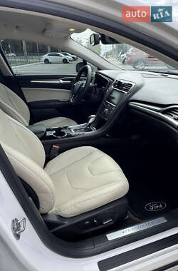 Седан Ford Fusion 2015 в 