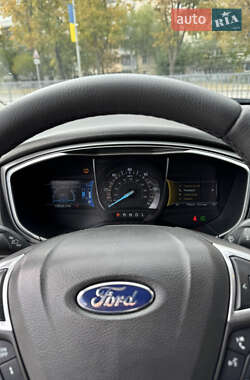 Седан Ford Fusion 2015 в 