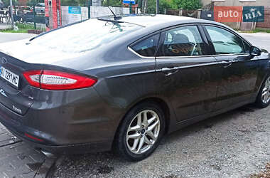 Седан Ford Fusion 2015 в 