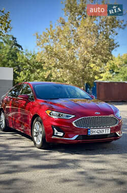 Седан Ford Fusion 2019 в 